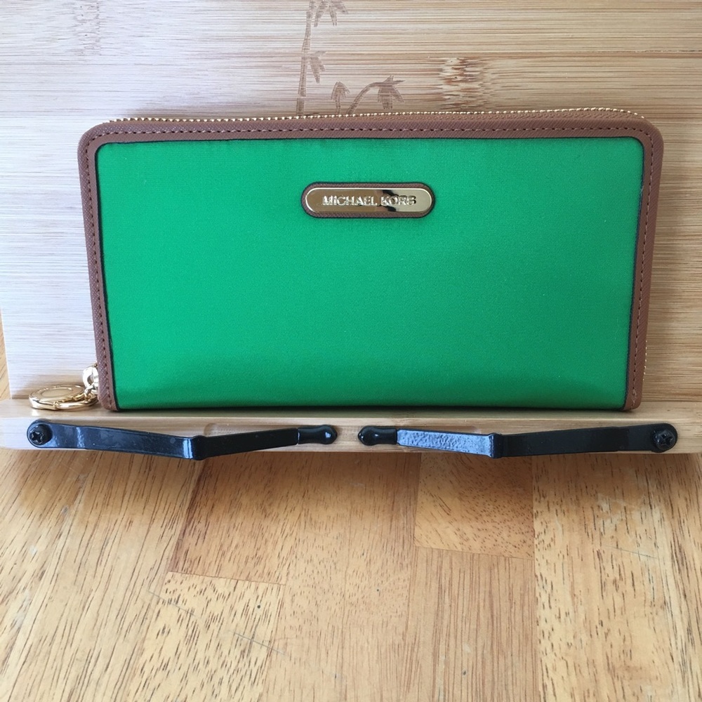 Michael Kors Continental Wallet